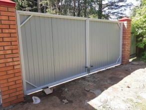 Распашные ворота с ручным управлением - пример 1 фото в Симферополе