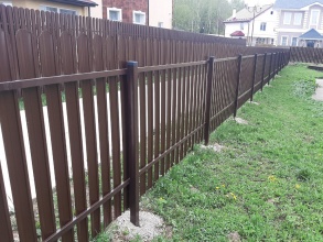 Забор из евроштакетника с утрамбовкой щебнем 70 метров фото в Симферополе