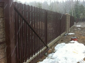 Забор из евроштакетника в шахматном порядке 122 метра фото в Симферополе