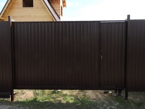 Ворота из профнастила откатные - пример 11 фото в Симферополе