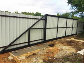 Откатные ворота с ручным управлением - пример 1 фото в Симферополе