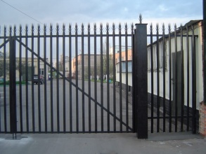 Сварные заборы с бетонированием столбов 12 метров фото в Симферополе