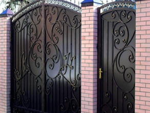 Распашные кованые ворота - пример 14 фото цена под ключ