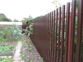 Забор из евроштакетника с забивными столбами 86 метров фото в Симферополе