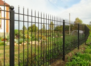 Сварные заборы с забивными столбами  12 метров фото в Симферополе
