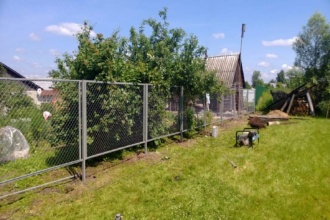 Забор из сетки рабицы в натяг секционный 80 метров фото в Симферополе